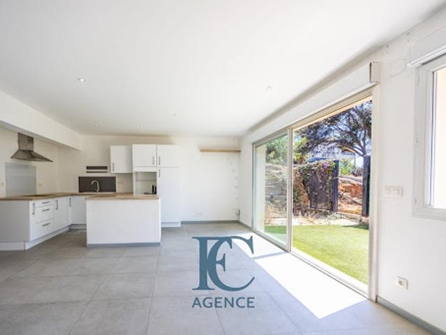 Vente Maison 4 pièces 78 m2 Saint Cyr sur Mer