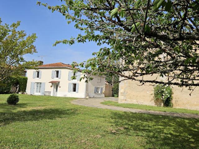 Vente Maison 4 pièces 98 m2 Barbezieux Saint Hilaire