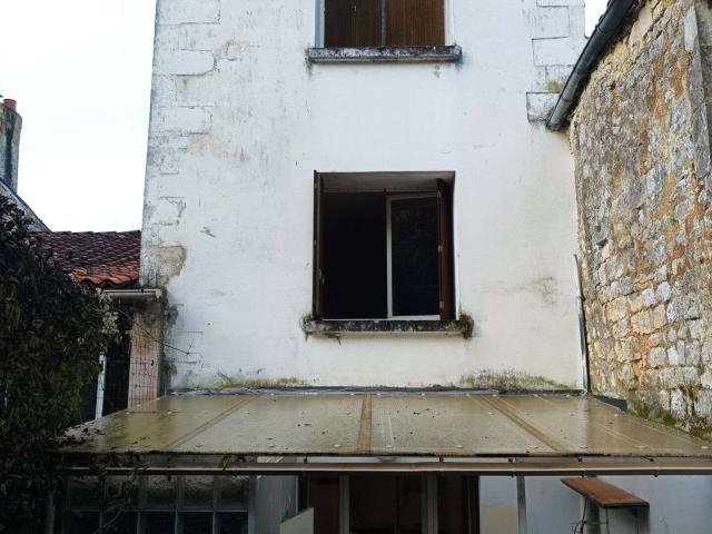 Vente maison 4 pièces Taillebourg 17