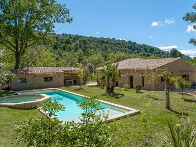 Sublime maison contemporaine en position dominante