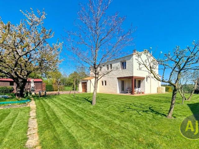 Vente Maison 5 pièces 107 m2 Montaigu Vendée