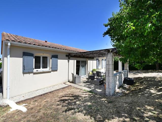 Vente Maison 5 pièces 109 m2 Roullet Saint Estèphe