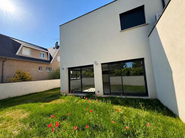 Vente Maison 5 pièces 110.38 m2 Saint Symphorien d'Ozon