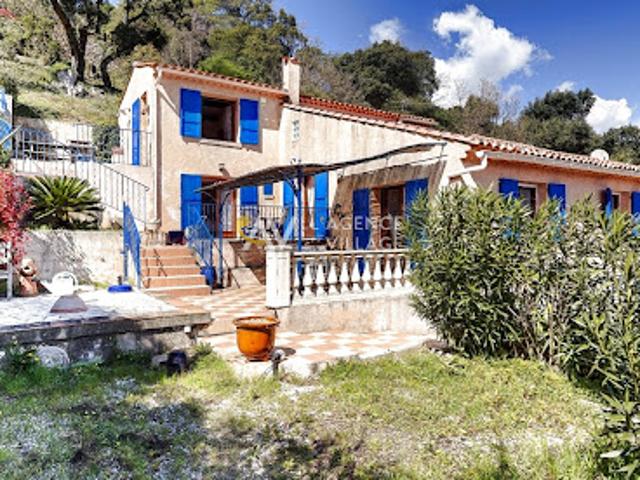 Vente Maison 5 pièces 135 m2 La Garde Freinet
