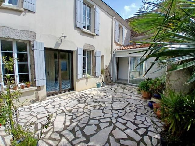 Vente Maison 5 pièces 135 m2 Vieillevigne