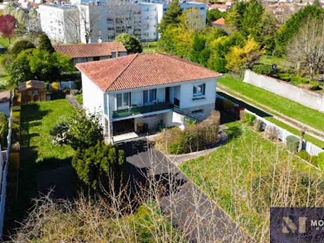 Vente Maison 5 pièces 138 m2 Barbezieux Saint Hilaire