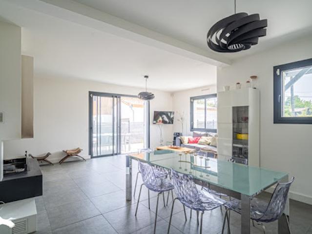 Vente Maison 5 pièces 139 m2 Léognan