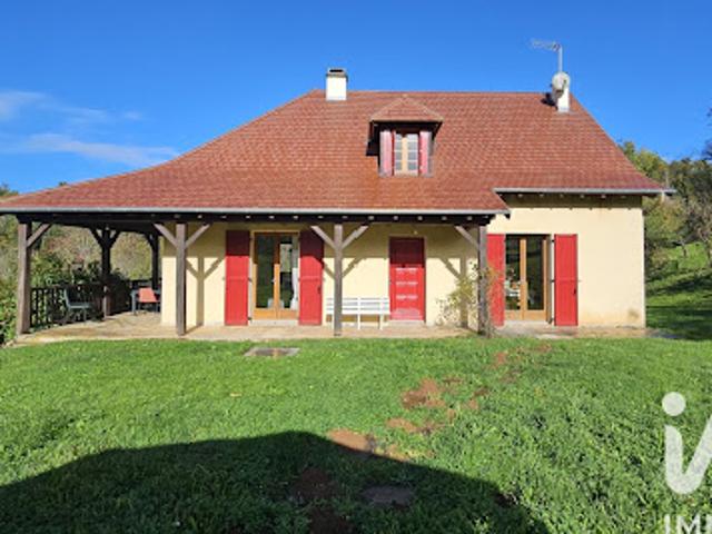 Vente Maison 5 pièces 132 m2 Saint Etienne de Maurs