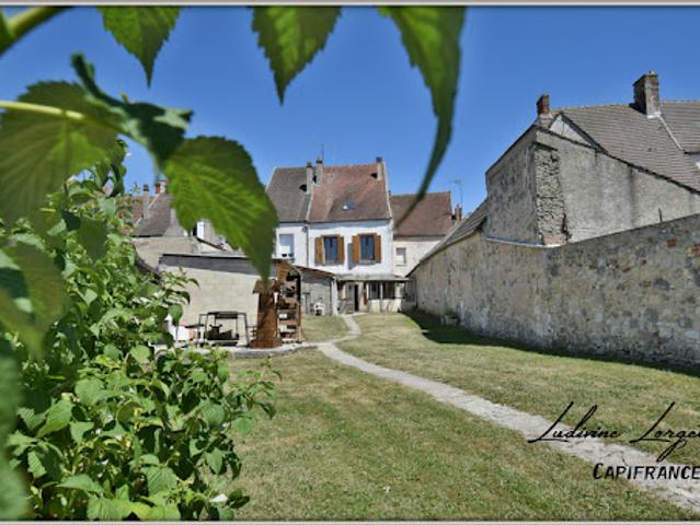 Vente Maison 5 pièces 133 m2 Neuilly Saint Front