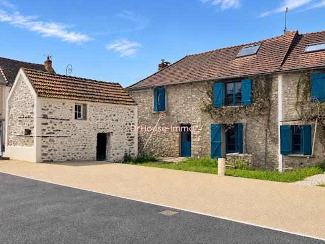 Vente Maison 5 pièces 145 m2 Fontenay le Vicomte