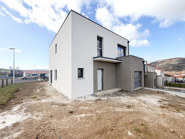 Vente Maison 5 pièces 140 m2 Vic le Comte