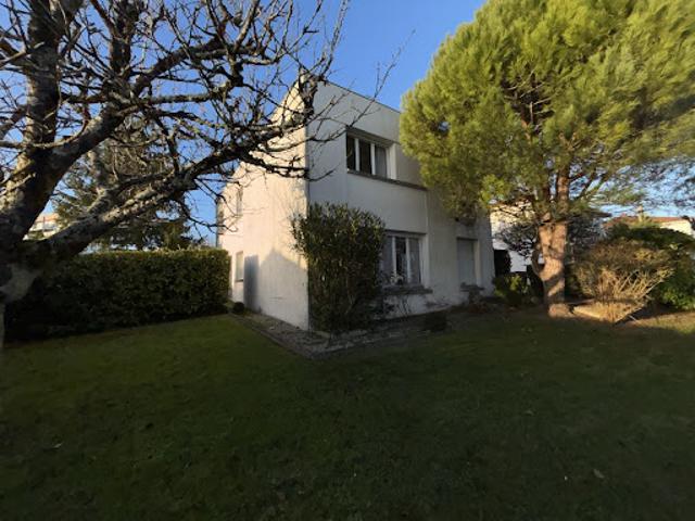 Vente Maison 5 pièces 141 m2 Saintes