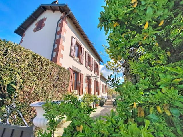 Vente Maison 5 pièces 141.94 m2 Arpajon sur Cère