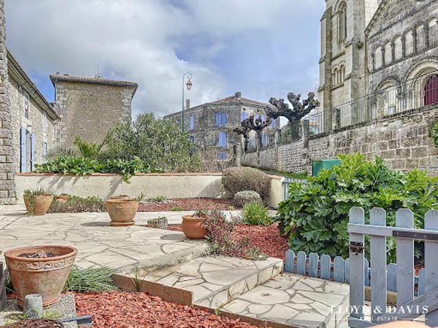 Vente Maison 5 pièces 142 m2 Chenac Saint Seurin d'Uzet