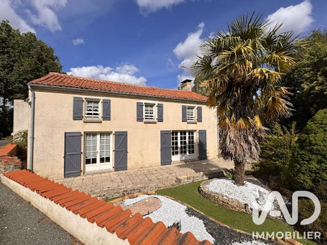 Vente Maison 5 pièces 142 m2 Saint Cyr des Gâts