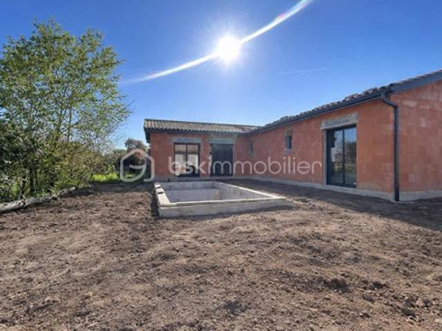 Vente Maison 5 pièces 121 m2 Laruscade