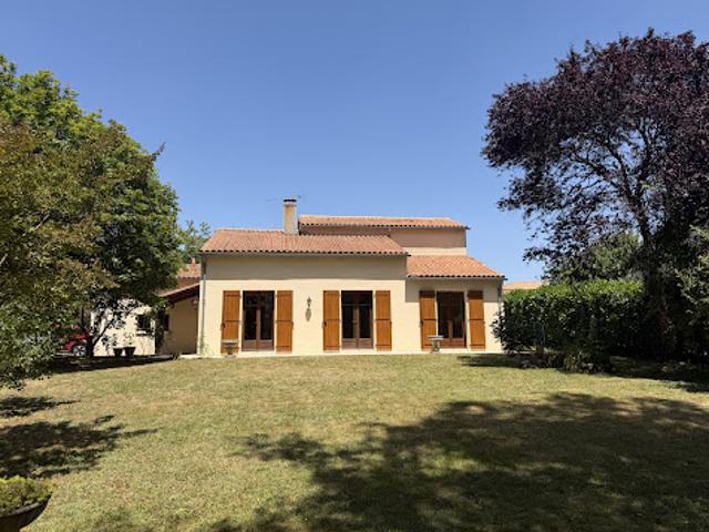 Vente Maison 5 pièces 152 m2 Chasseneuil sur Bonnieure