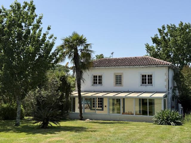 Vente Maison 5 pièces 167 m2 Saint Etienne d'Orthe