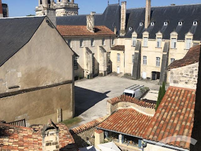 Vente Maison 5 pièces 178 m2 Saint Jean d'Angély