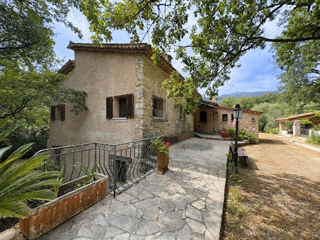 Vente Maison 5 pièces 178.09 m2 Tourrettes sur Loup