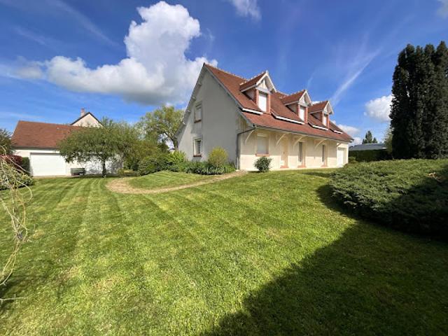 Vente Maison 5 pièces 171 m2 Mehun sur Yèvre
