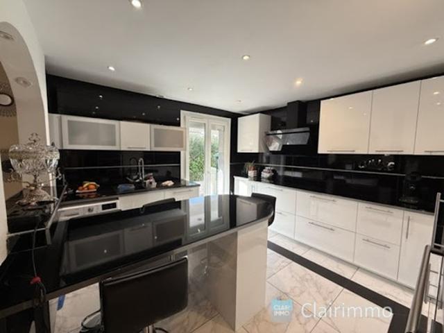 Vente Maison 5 pièces 180 m2 Rognac