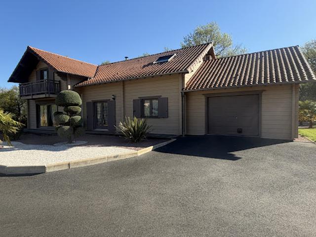 Vente Maison 5 pièces 182.5 m2 Blanzac