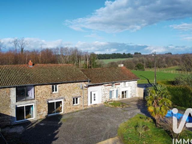 Vente Maison 5 pièces 220 m2 Chalus
