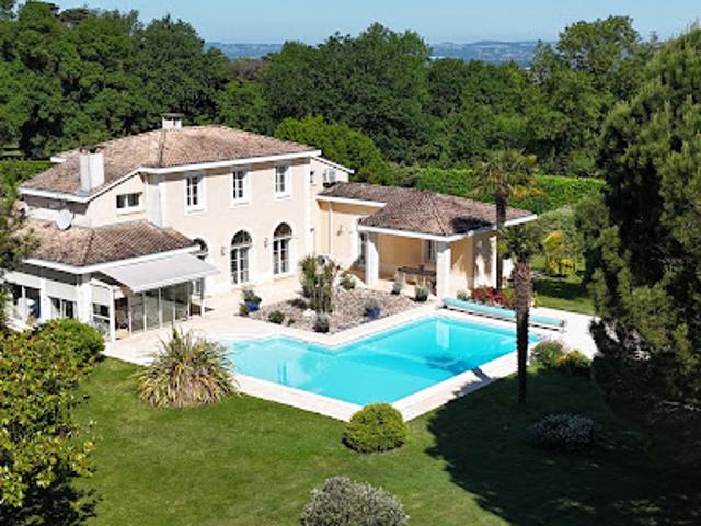 Vente Maison 5 pièces 221 m2 Villeneuve sur Lot