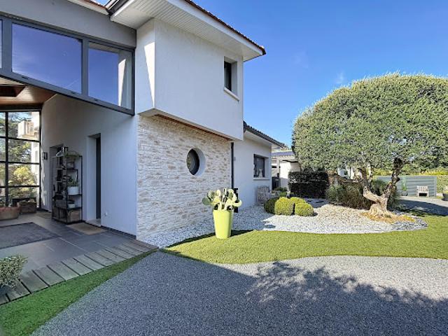 Vente Maison 5 pièces 230 m2 Saint Yrieix sur Charente