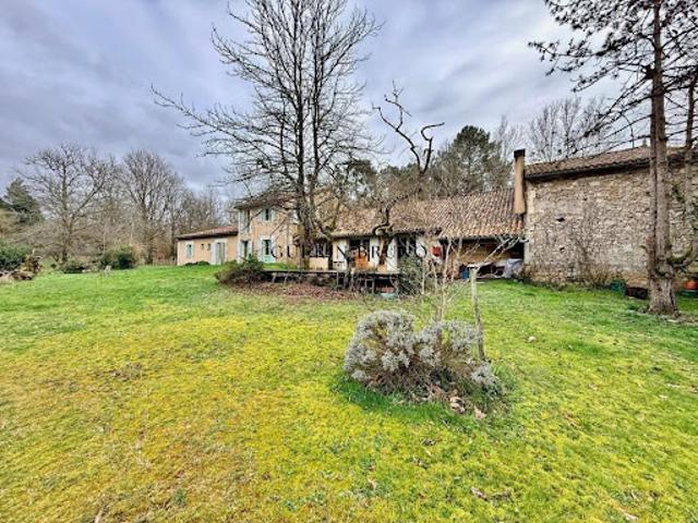 Vente Maison 5 pièces 280 m2 Saint Etienne de Puycorbier