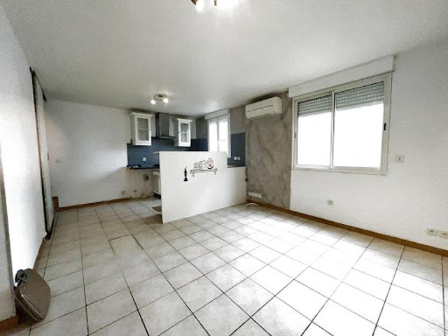 Vente Maison 5 pièces 80.81 m2 Névian