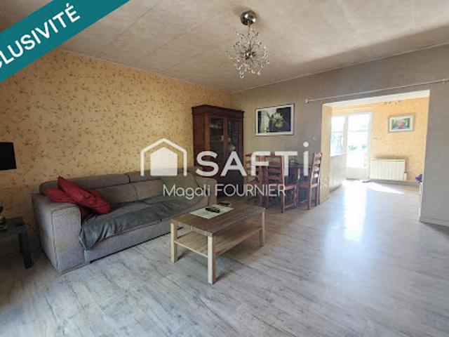 Vente Maison 5 pièces 81 m2 Noyant la Gravoyère