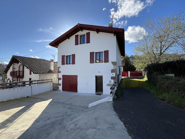 Vente Maison 5 pièces 93 m2 Saint Etienne de Baïgorry