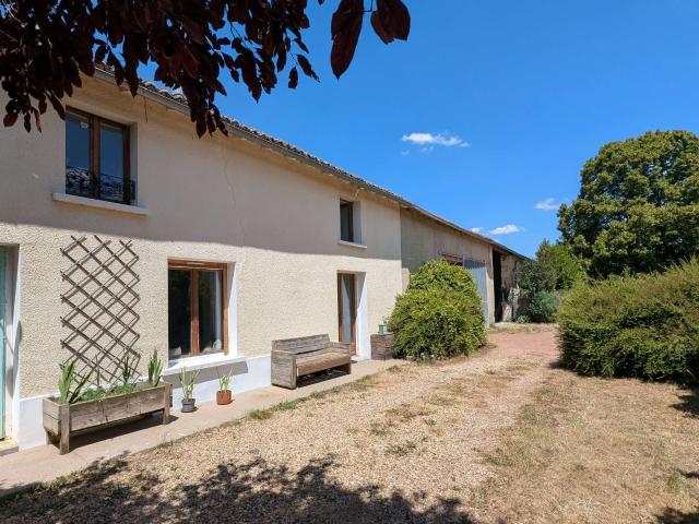 Vente maison 5 pièces Champigny en Rochereau 86