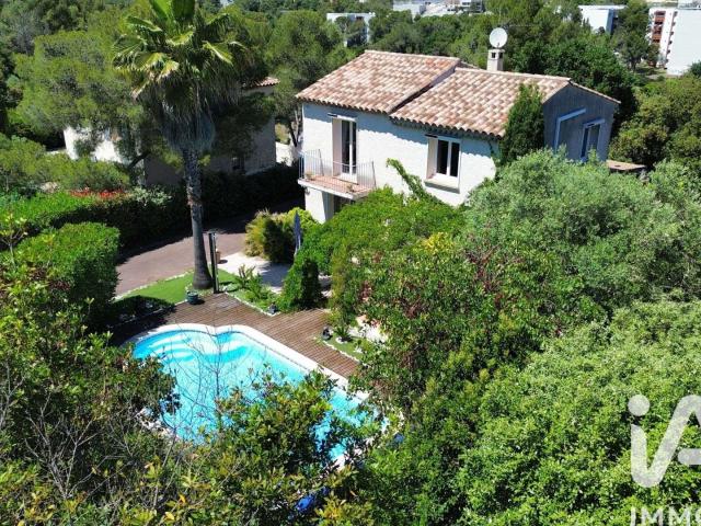 Vente maison 5 pièces Boulouris 83