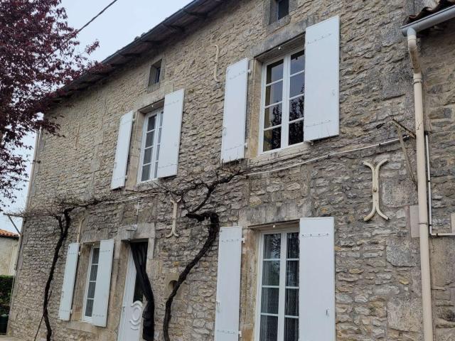 Vente maison 5 pièces Saint Coutant 16