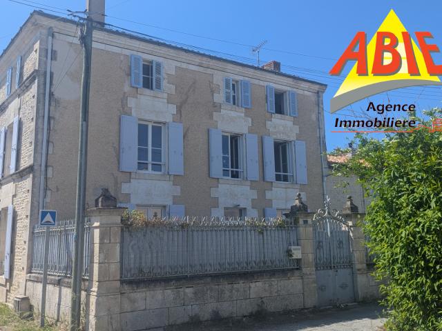 Vente maison 5 pièces Saint Hilaire la Palud 79