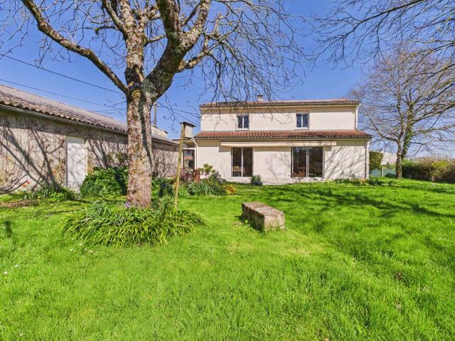 Vente maison 5 pièces Saintes 17