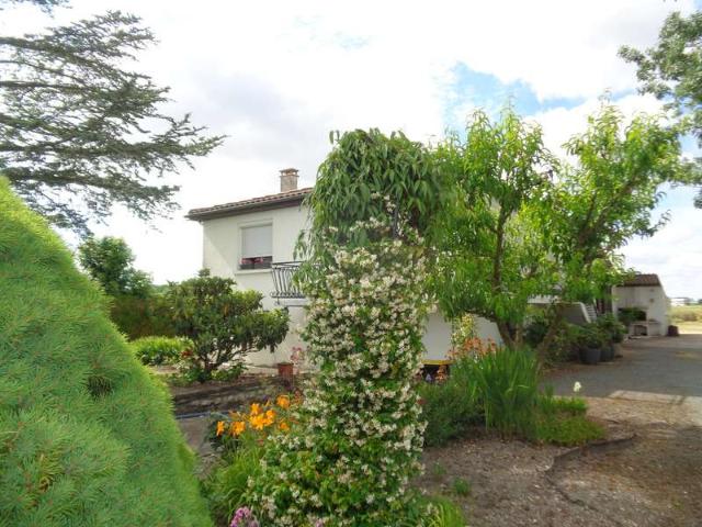 Vente maison 5 pièces Pons 17