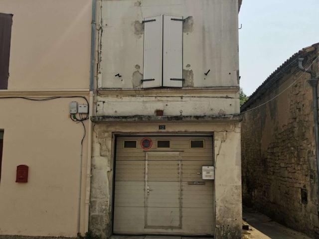 Vente maison 5 pièces Pons 17