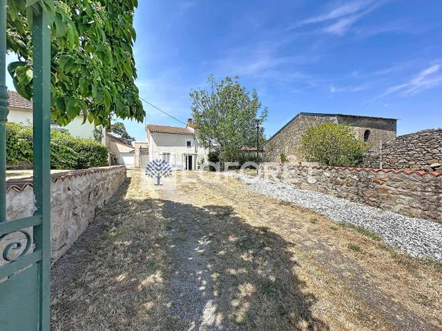 Vente maison 5 pièces Pierrefitte 79