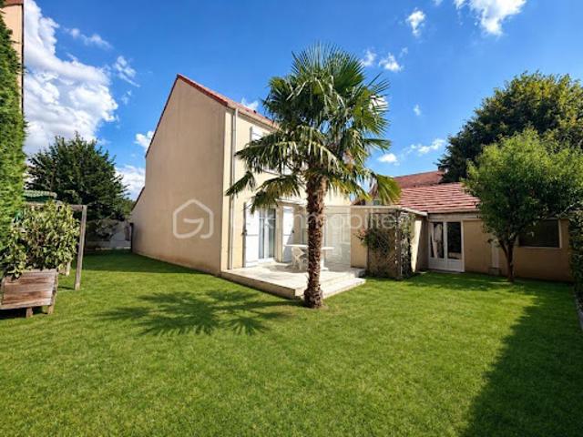 Vente Maison 6 pièces 104 m2 Savigny le Temple