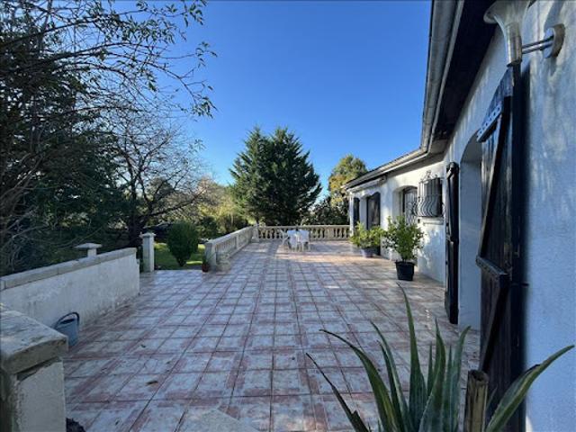 Vente Maison 6 pièces 135 m2 Roullet Saint Estèphe