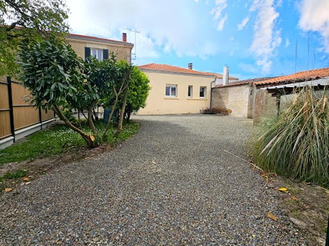 Vente Maison 6 pièces 136 m2 Champagné les Marais