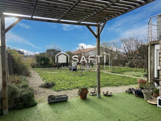 Vente Maison 6 pièces 139 m2 Saint Jean d'Angély