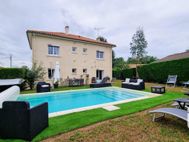 Vente Maison 6 pièces 133 m2 Saint Yrieix sur Charente
