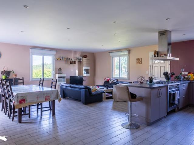 Vente Maison 6 pièces 146 m2 Condat sur Ganaveix