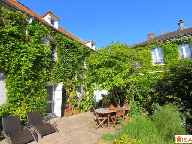 Vente Maison 6 pièces 147 m2 Le Mesnil Saint Denis