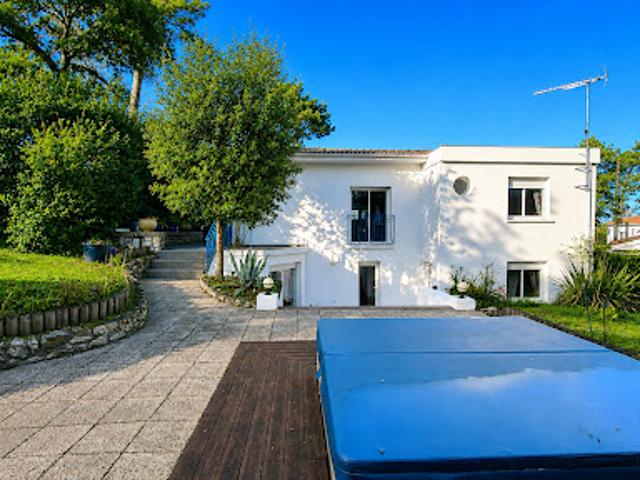 Vente Maison 6 pièces 140 m2 Saint Georges de Didonne
